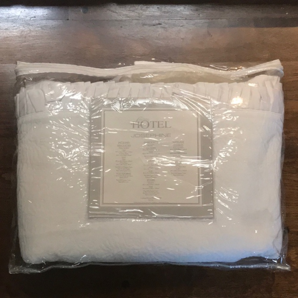 LUXURY HOTEL COVERLET-NEW